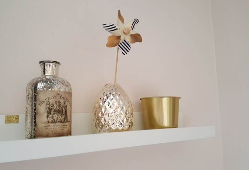 غرفة قياسية, La Roseraie