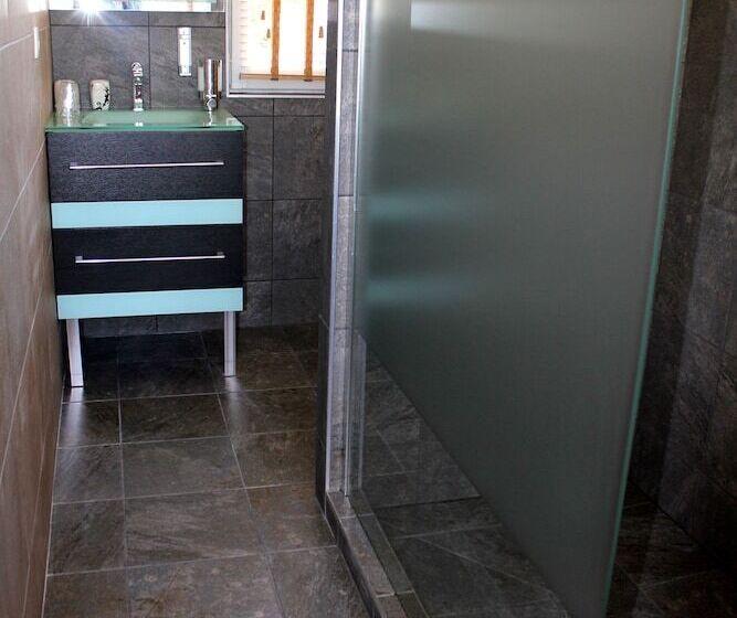 غرفة قياسية, La Roseraie