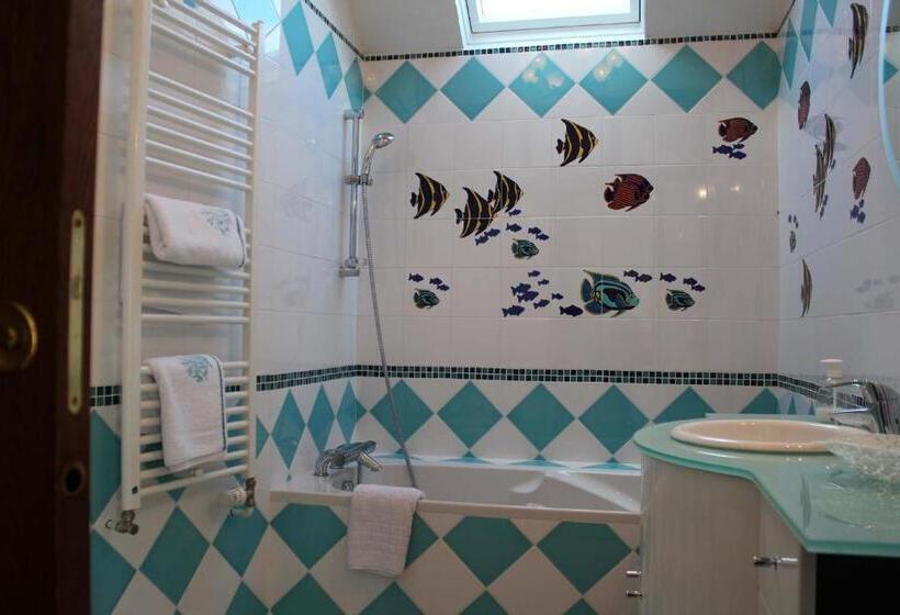 Хижина, Le Relais De La Tour