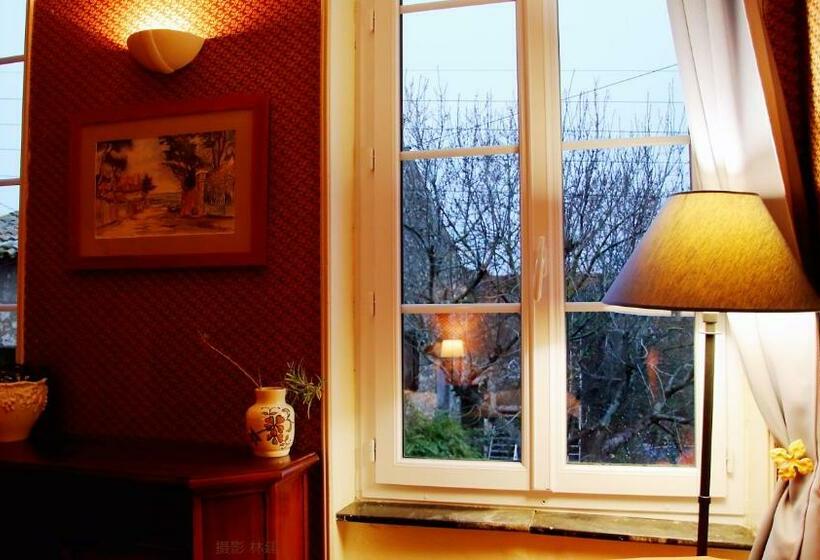 标准间, Les Volets Bleus