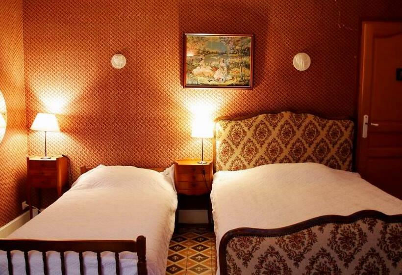 غرفة قياسية, Les Volets Bleus