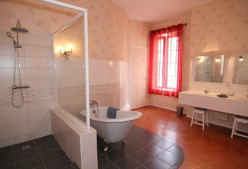 Номер Стандарт, Les Volets Bleus