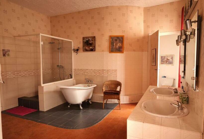 Номер Стандарт, Les Volets Bleus