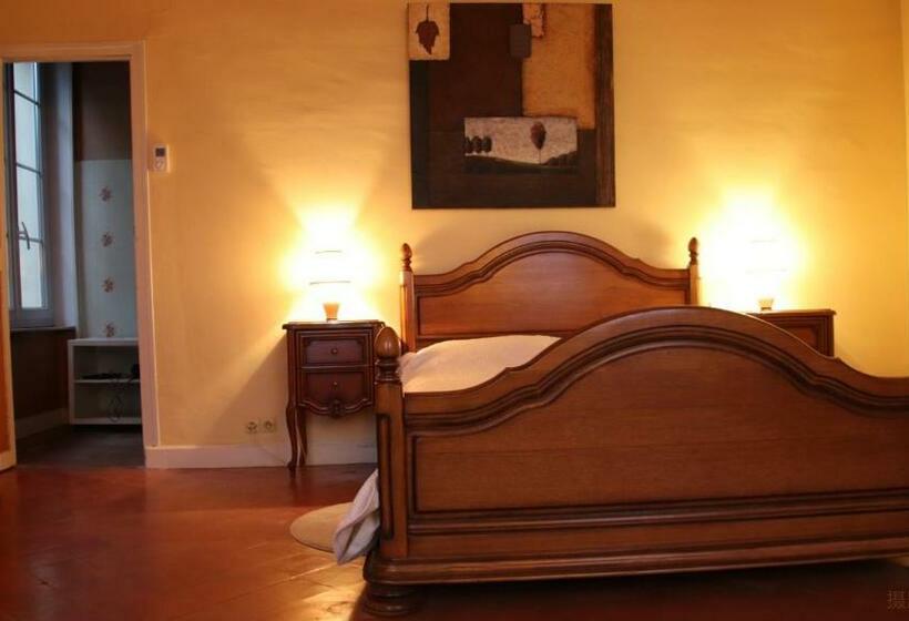 Номер Стандарт, Les Volets Bleus