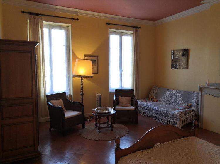 标准间, Les Volets Bleus