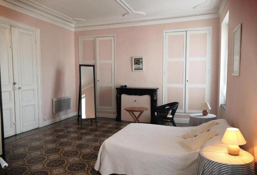 Номер Стандарт, Les Volets Bleus