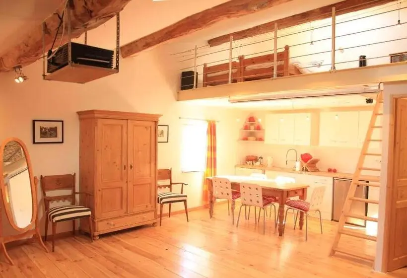 Perhestudio, Mas St. Joseph