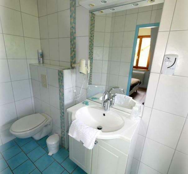 غرفة قياسية ثلاثية, Auberge De La Rivière