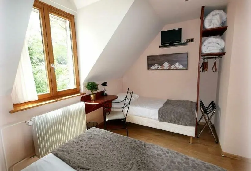 Standard Kolmen Hengen Huone, Auberge De La Rivière