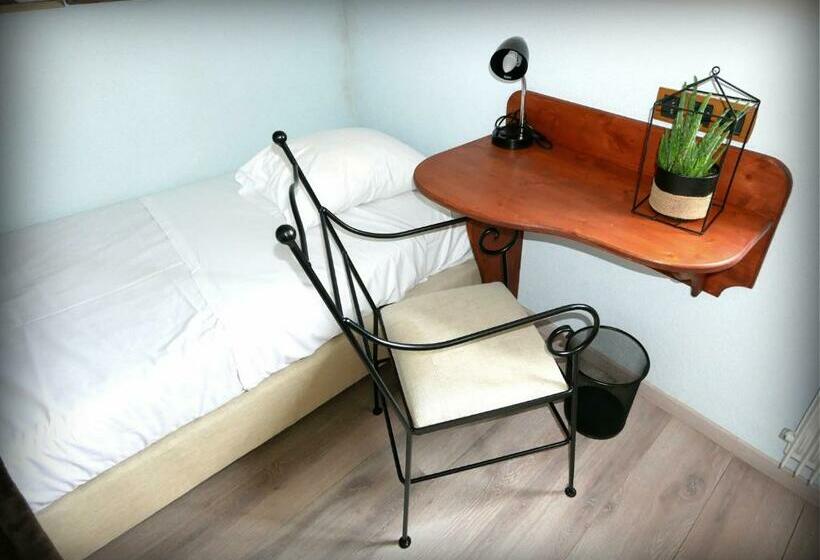 غرفة قياسية ثلاثية, Auberge De La Rivière