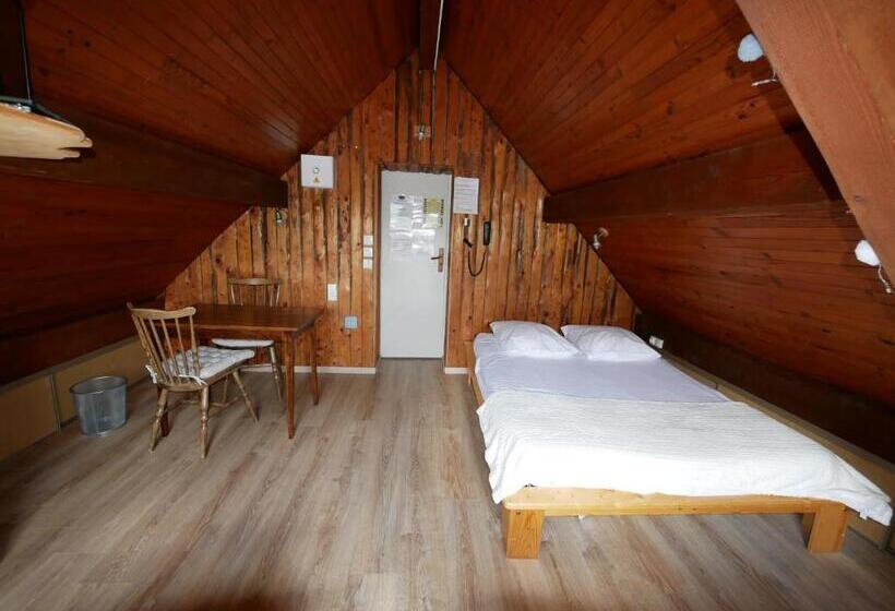 غرفة قياسية رباعية, Auberge De La Rivière