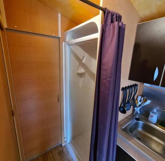 بنجلو قياسى, Auberge De La Rivière