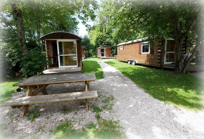 بنجلو قياسى, Auberge De La Rivière