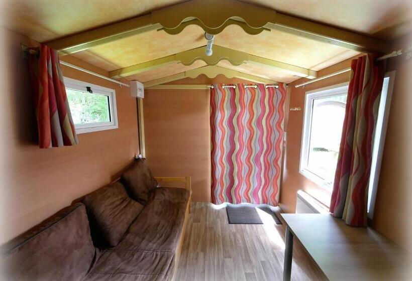 بنجلو قياسى, Auberge De La Rivière