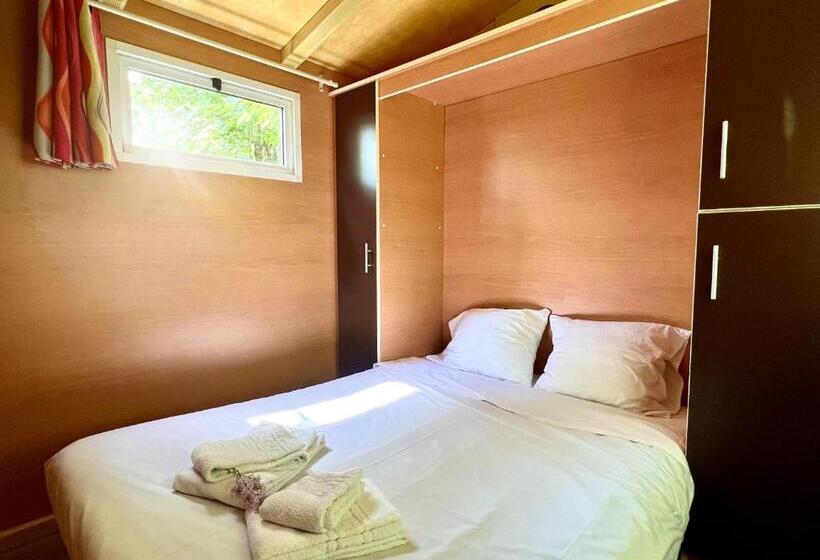 بنجلو قياسى, Auberge De La Rivière