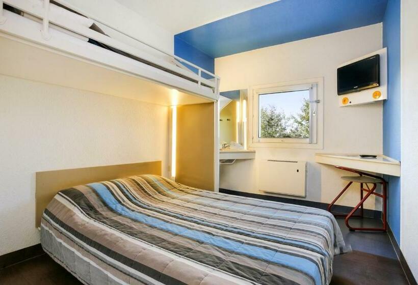 חדר סטנדרט לשלושה עם חדר אמבטיה משוף, First Eco Savigny Villemoisson Centre Commercial Carrefour