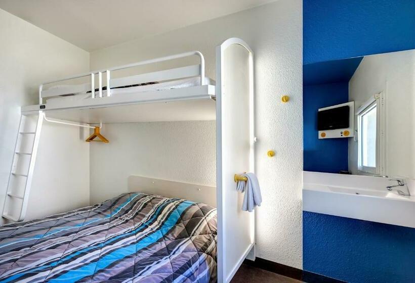 חדר סטנדרט לשלושה עם חדר אמבטיה משוף, First Eco Savigny Villemoisson Centre Commercial Carrefour