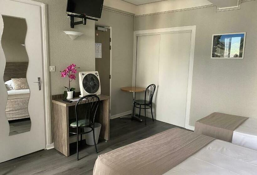 Номер Стандарт Трехместный, Hôtel Café Les Fleurs