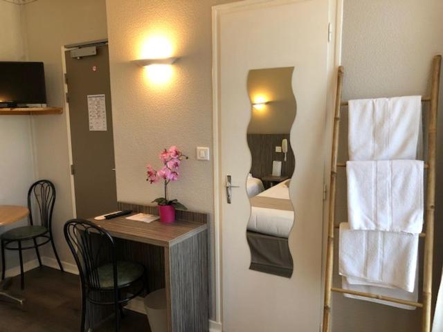 スタンダードトリプルルーム, Hôtel Café Les Fleurs