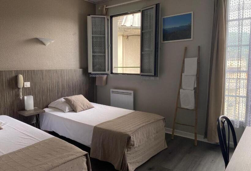 스탠다드 트리플 룸, Hôtel Café Les Fleurs