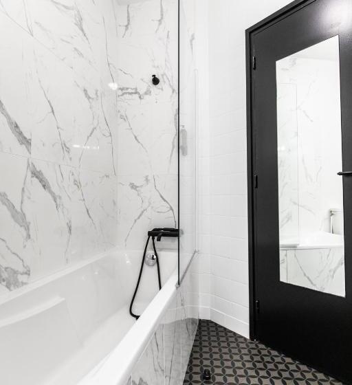 프레스티지 룸, Lanjuinais