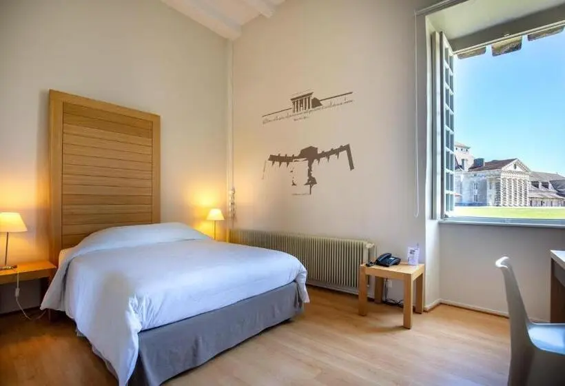 Standard Kolmen Hengen Huone, La Saline Royale