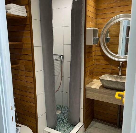 חדר סטנדרט, L'abribis