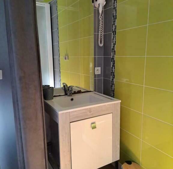 四人标准间, Le Petit Pecheur