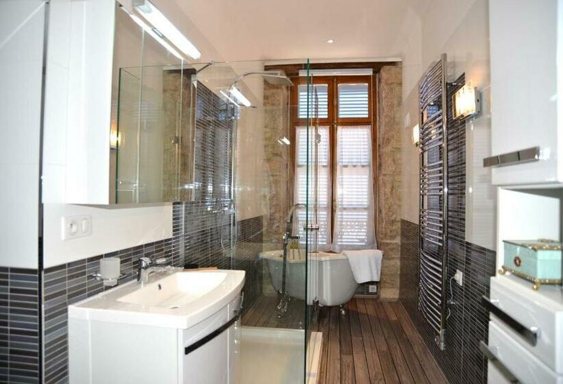 חדר סופריור, Les Deux Chèvres