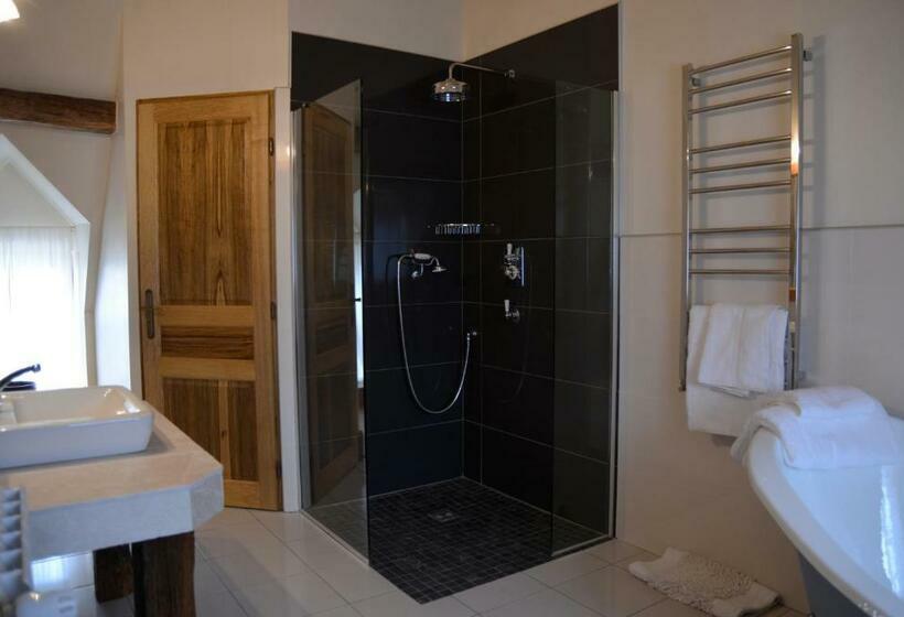 غرفة كومفورت, Les Deux Chèvres