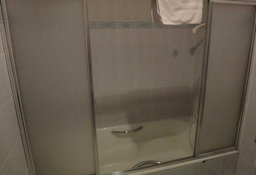 스탠다드 룸, Restaurant La Grenouillère