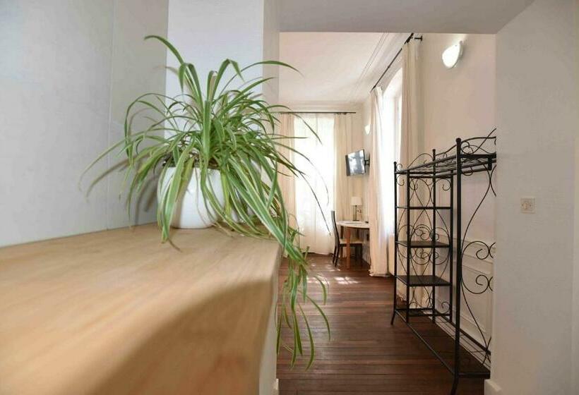 수피리어 룸, Au Fil De Troyes