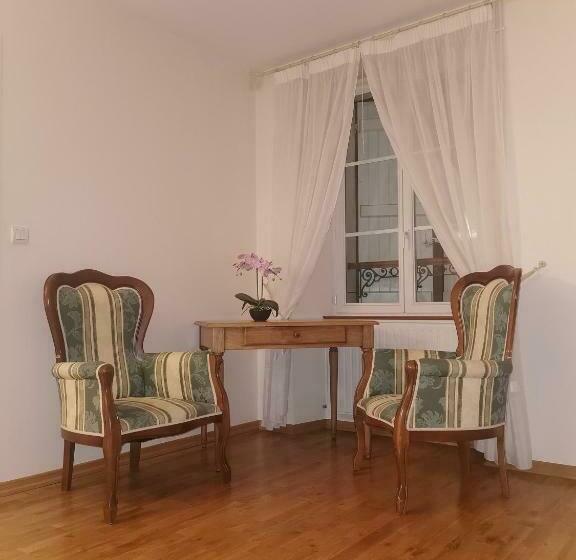 غرفة قياسية ثلاثية, Le Val Du Chapelain