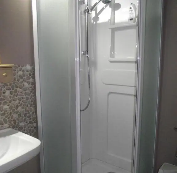 Comfort Kolmen Hengen Huone, Chambre D'hôte Au Grenier D'abondance