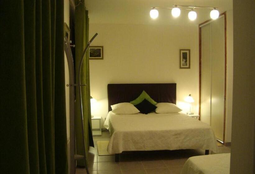 חדר סטנדרט לשלושה, Chambres D Hôtes Les Palmiers De La Cité