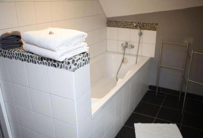 غرفة قياسية ثلاثية, Chambres D'hotes Losten Ar Gogues