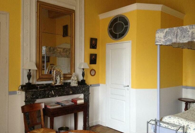 غرفة كومفورت, Chateau De Thegra