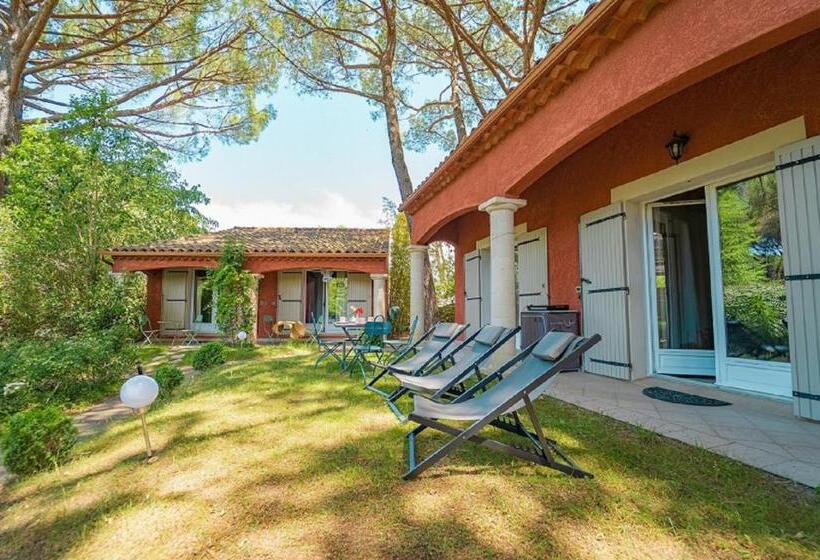 Трехместный Номер Стандарт Вид на Сад, La Bastide Des Pins