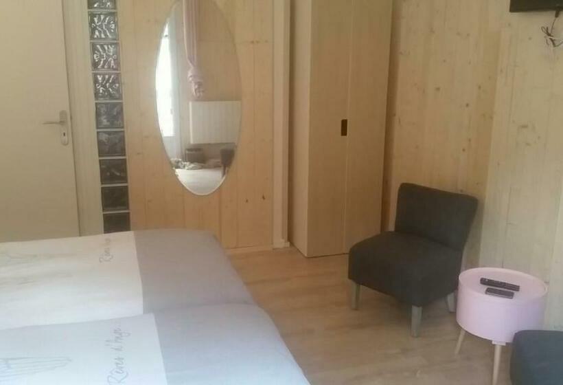 חדר קלאסי, La Combe Joseph