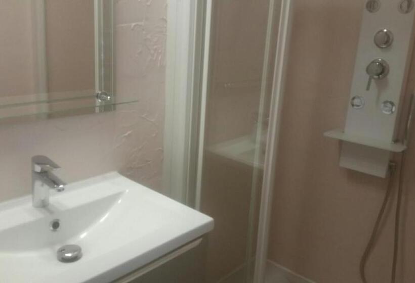 חדר קלאסי, La Combe Joseph