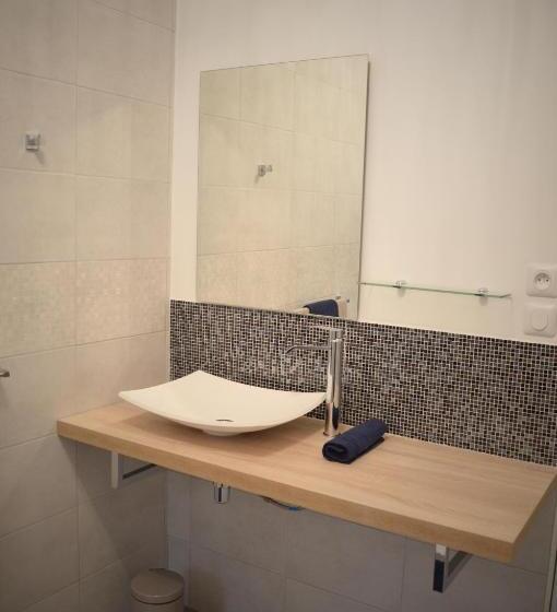 סוויטה משפחתית, La Combe Joseph