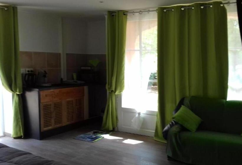 Номер Стандарт, Les Jardins De L'ermitage