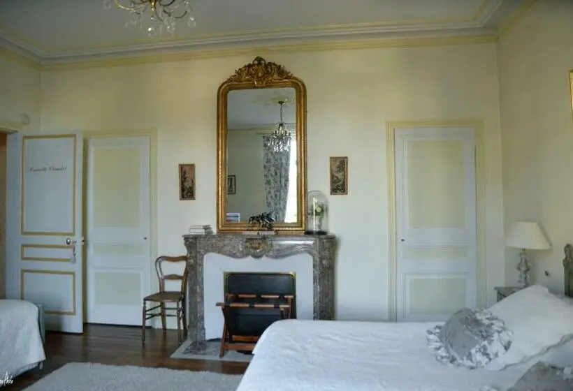 Quarto Familiar, L'oustal
