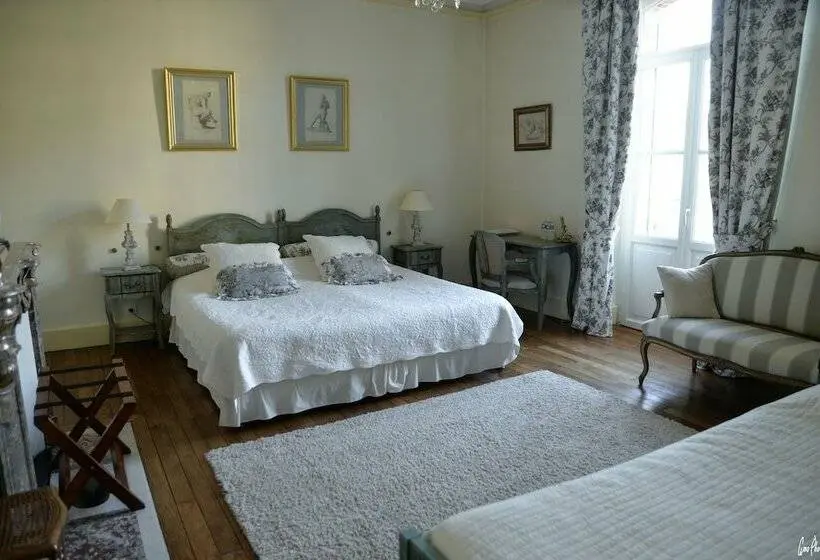 Quarto Familiar, L'oustal