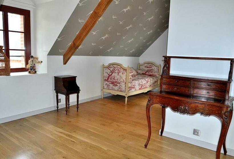 اتاق استاندارد سه نفره, Manoir De Kerangosquer