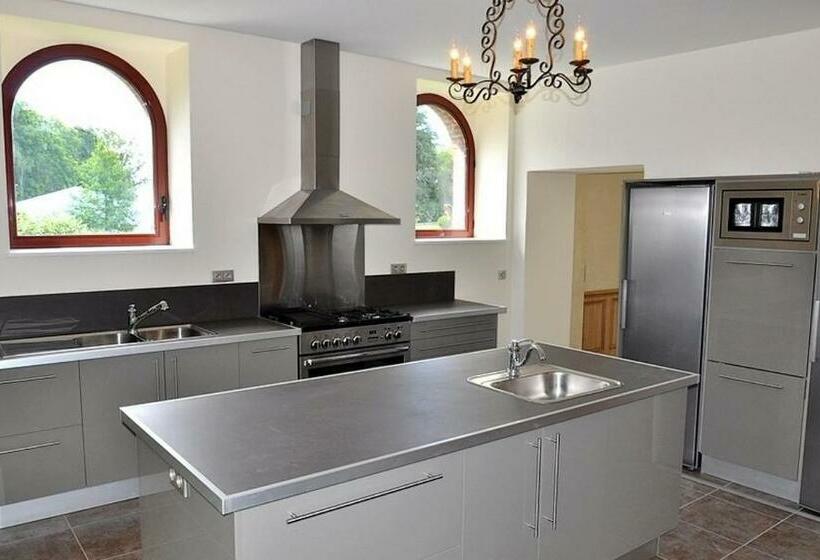 اتاق استاندارد, Manoir De Kerangosquer