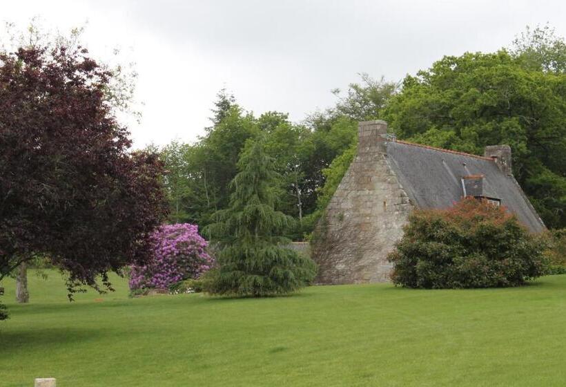 اتاق استاندارد سه نفره, Manoir De Kerangosquer