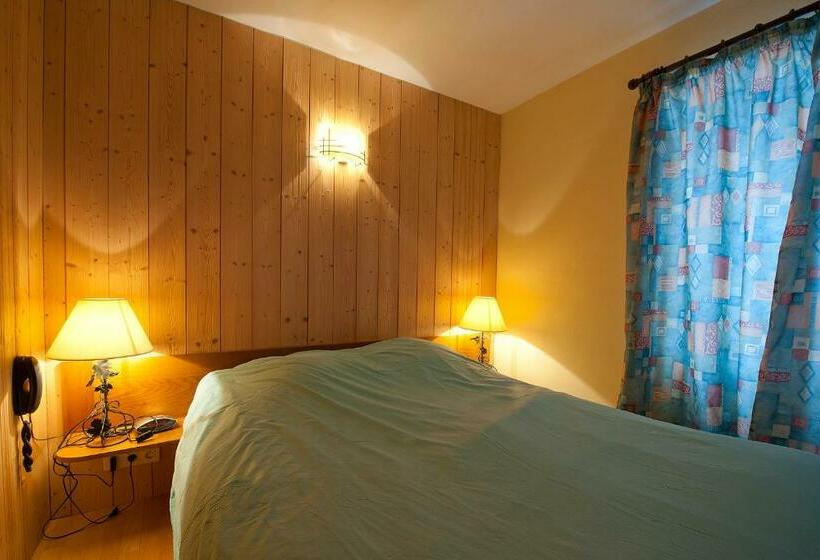 חדר סטנדרט, Aux Deux Clefs