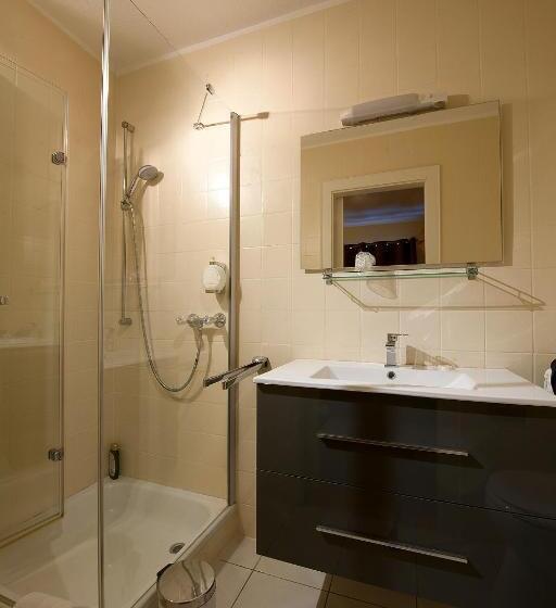 חדר סטנדרט, Aux Deux Clefs