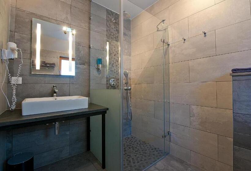 חדר סופריור, Aux Deux Clefs